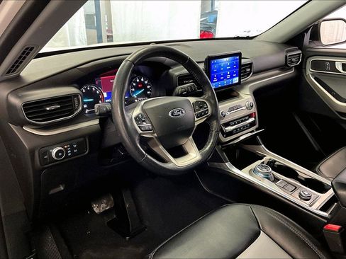 Certified 2022 Ford Explorer XLT w/ Equipment Group 202A image 12