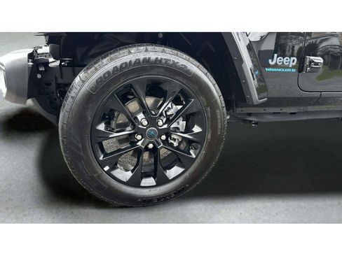 Used 2025 Jeep Wrangler Sahara w/ Safety Group image 25