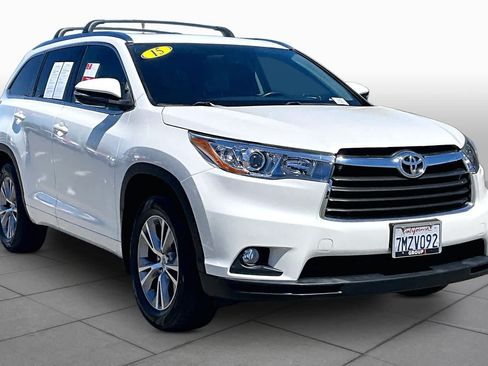 Used 2015 Toyota Highlander XLE AWD/4WD image 2