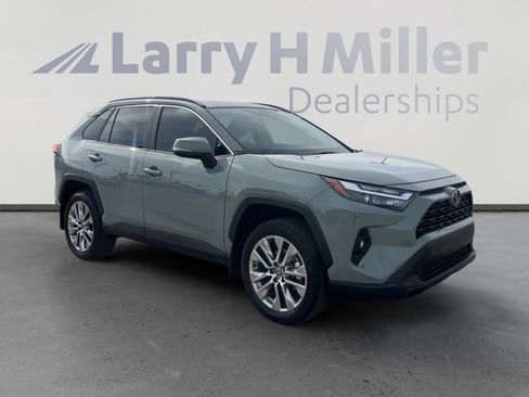Used 2022 Toyota RAV4 XLE Premium image 7