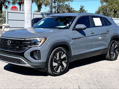 Certified 2024 Volkswagen Atlas Cross Sport SE image 9