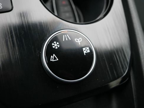 Used 2023 Nissan Rogue S image 22