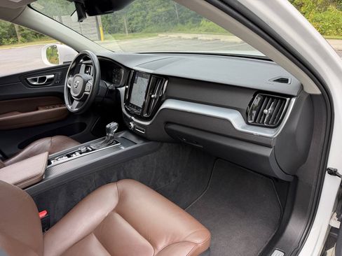 Used 2018 Volvo XC60 T5 Momentum w/ Convenience Package AWD/4WD image 22