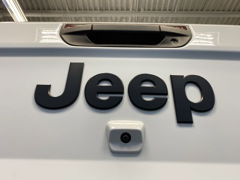 Certified 2024 Jeep Gladiator Sport image 28