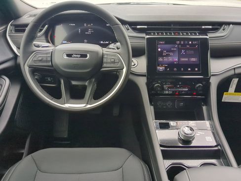 New 2025 Jeep Grand Cherokee Laredo X w/ Luxury Tech Group I image 14