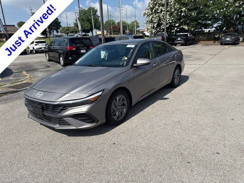Used 2024 Hyundai Elantra SEL FWD image 7