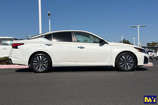 Used 2024 Nissan Altima 2.5 SV FWD image 3