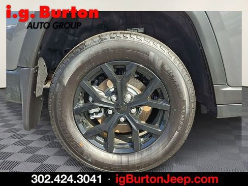 New 2026 Jeep Grand Cherokee Laredo image 5