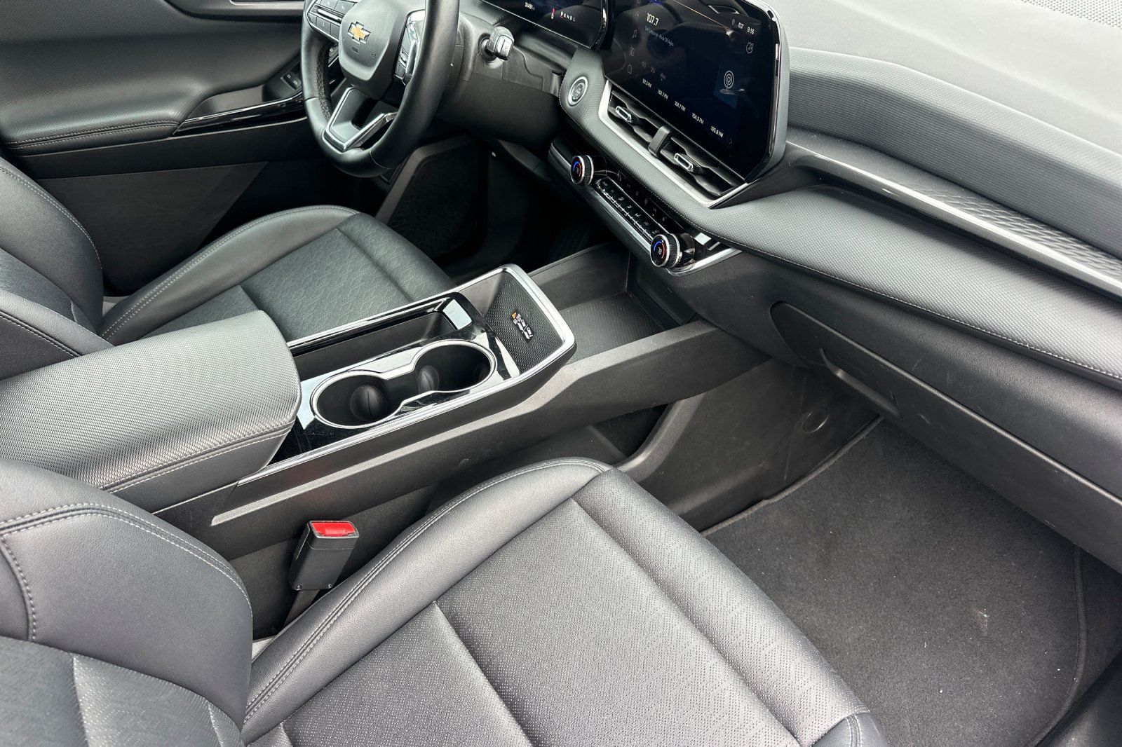 Used 2025 Chevrolet Equinox LT w/ Convenience Package II AWD/4WD image 19