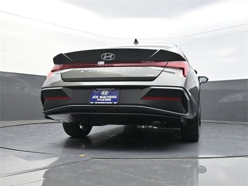 New 2025 Hyundai Elantra Limited image 37