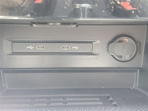 New 2025 Volkswagen Taos SE image 28