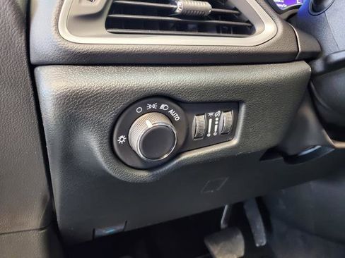 Used 2026 Chrysler Voyager LX image 7