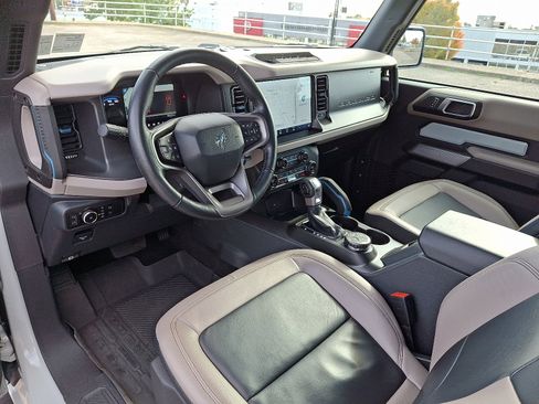 Used 2023 Ford Bronco Wildtrak image 11