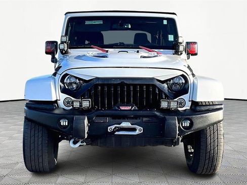 Used 2016 Jeep Wrangler Unlimited Sahara image 3