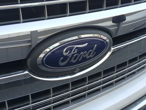 Used 2018 Ford F150 Lariat w/ Equipment Group 502A Luxury image 33