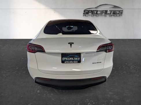 Used 2022 Tesla Model Y Long Range image 9