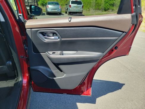 Used 2023 Nissan Rogue SV w/ SV Premium B Package FWD image 40