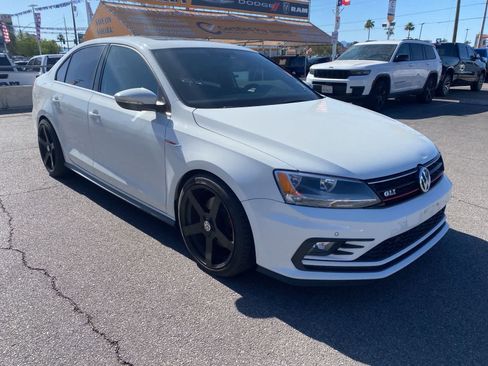 Used 2016 Volkswagen Jetta GLI SE FWD image 4