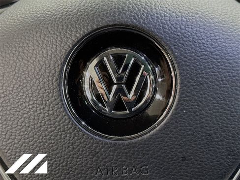 Used 2020 Volkswagen Tiguan SEL w/ Tiguan Two-Row MDO Package image 33