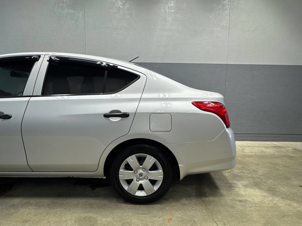 Used 2015 Nissan Versa S FWD image 4