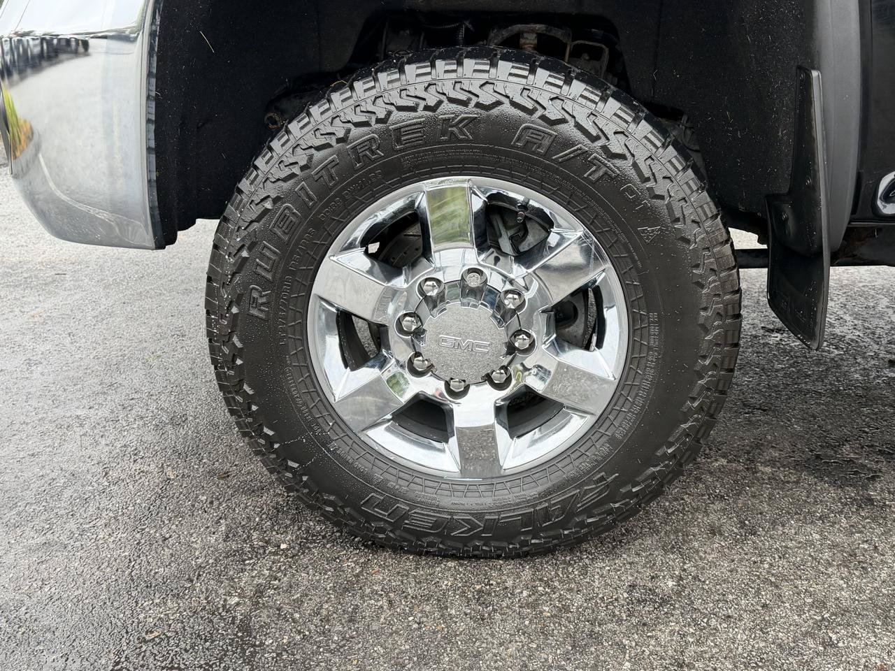 Used 2019 GMC Sierra 2500 SLT w/ Duramax Plus Package AWD/4WD image 11