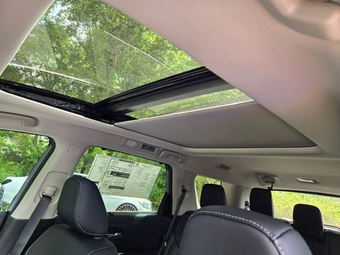 New 2026 Nissan Pathfinder Platinum FWD image 14