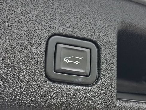 Used 2023 Chevrolet Equinox LT FWD image 28