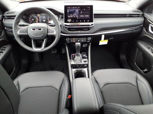 New 2026 Jeep Compass Latitude image 9