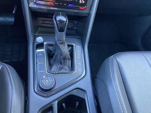 Certified 2024 Volkswagen Tiguan SE image 18