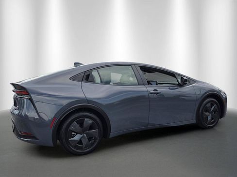 Used 2024 Toyota Prius LE FWD image 7