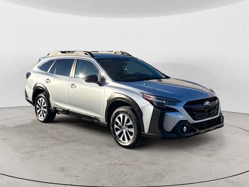 Certified 2025 Subaru Outback Premium AWD/4WD image 7
