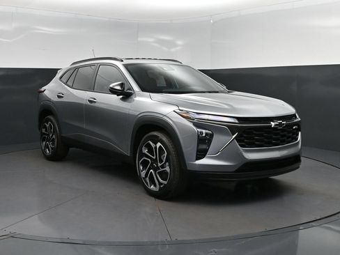 New 2026 Chevrolet Trax RS w/ Sunroof Package FWD image 9