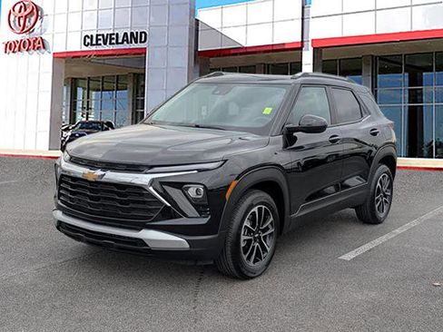 Used 2025 Chevrolet TrailBlazer LT w/ Driver Confidence Package image 4