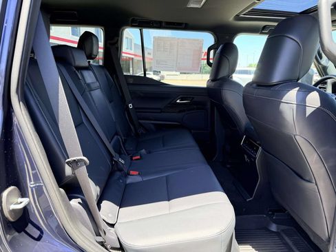 Used 2024 Lexus GX 550 w/ Accessory Package (Z1) AWD/4WD image 15