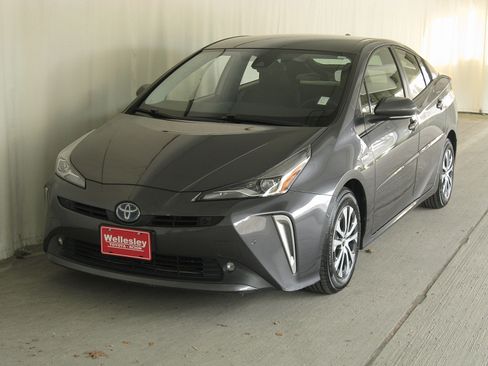 Used 2021 Toyota Prius LE image 20