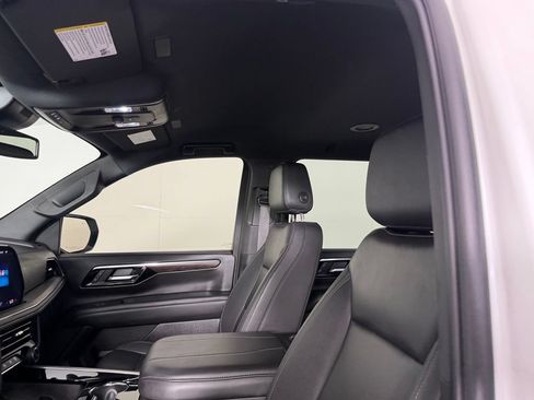 Used 2025 Chevrolet Suburban Z71 AWD/4WD image 24