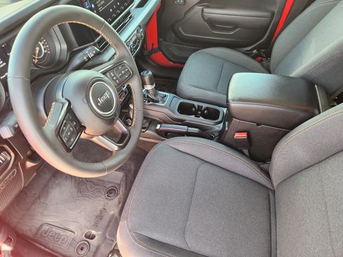 Used 2024 Jeep Gladiator Sport AWD/4WD image 15