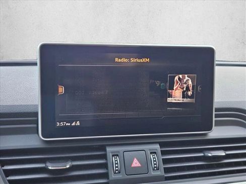 Used 2018 Audi SQ5 Prestige w/ Prestige Package image 18