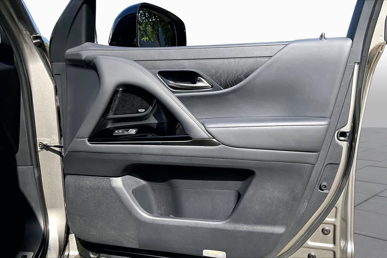 Used 2023 Lexus LX 600 4WD w/ Appearance Package image 20