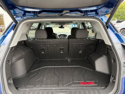 Certified 2022 GMC Terrain SLE w/ Driver Convenience Package AWD/4WD image 9