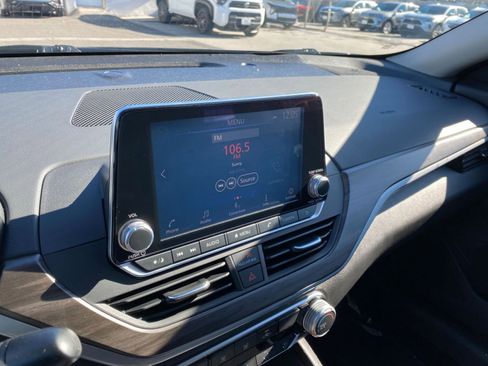 Used 2025 Nissan Altima 2.5 SV image 18