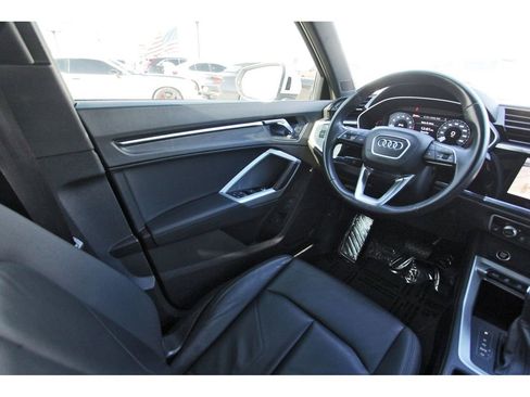 Used 2023 Audi Q3 2.0T Premium image 8