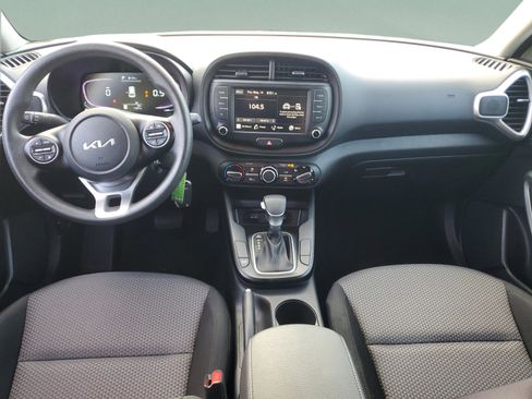 Certified 2025 Kia Soul LX w/ LX Technology Package FWD image 8