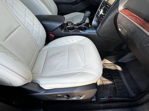 Used 2017 Ford Explorer Platinum image 45