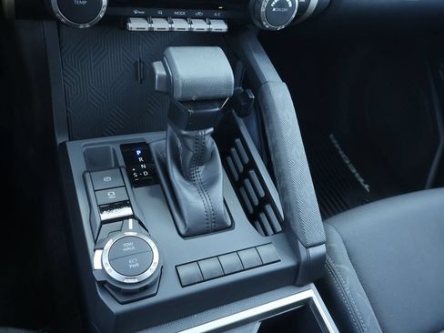 Certified 2024 Toyota Tacoma SR5 AWD/4WD image 24