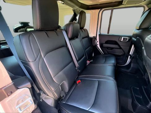 Used 2022 Jeep Wrangler Unlimited Rubicon AWD/4WD image 24
