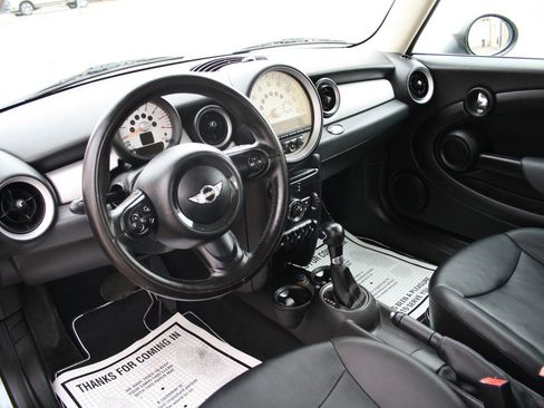 Used 2011 MINI Cooper Hardtop image 10