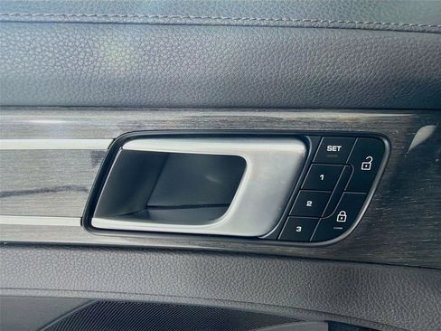 Used 2022 Porsche Panamera Platinum Edition image 7