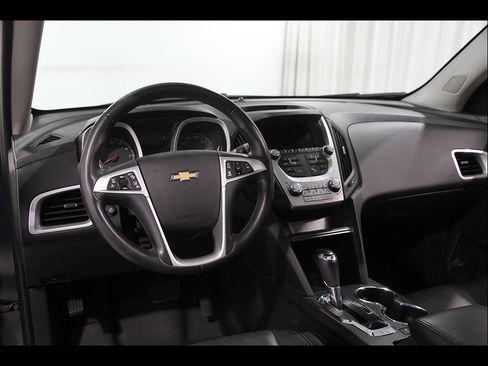 Used 2017 Chevrolet Equinox Premier w/ Enhanced Convenience Package AWD/4WD image 6