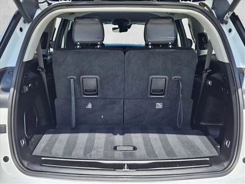 Used 2023 Jeep Grand Cherokee L Limited w/ Luxury Tech Group II image 7